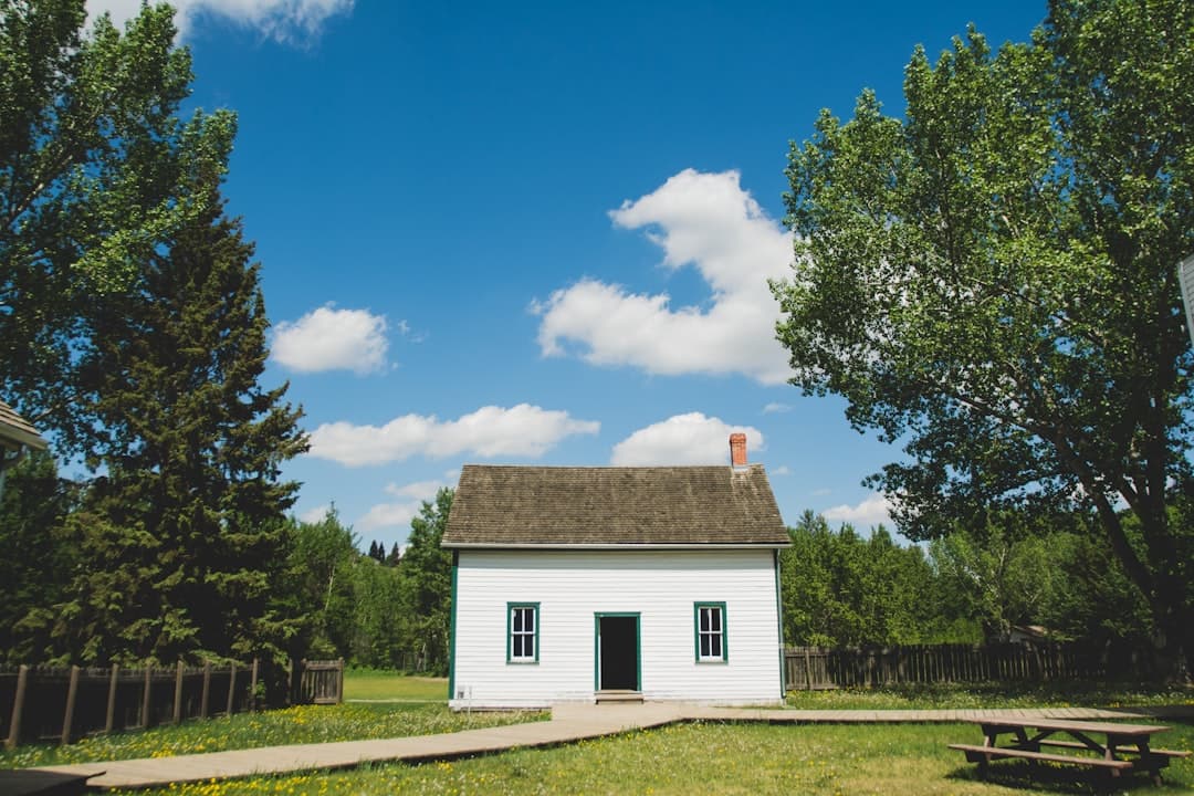 white-house-spring